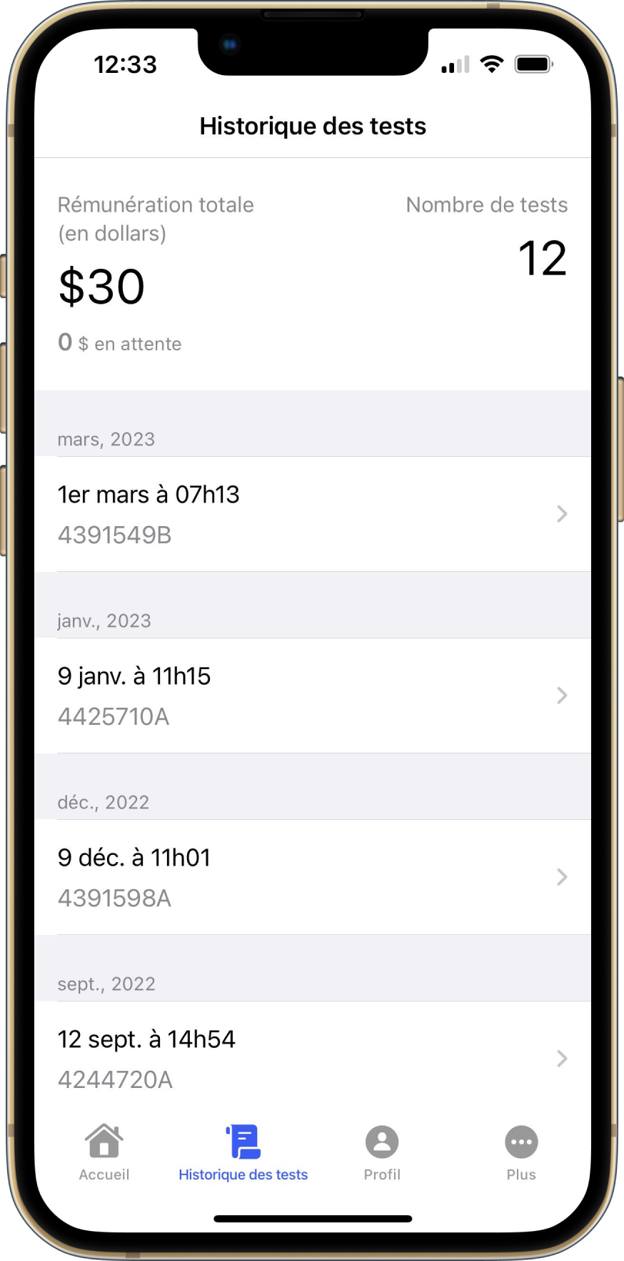 Le tableau de bord mobile avec l'onglet Historique des tests sélectionné. L'écran affiche le total des paiements pour chaque test effectué.