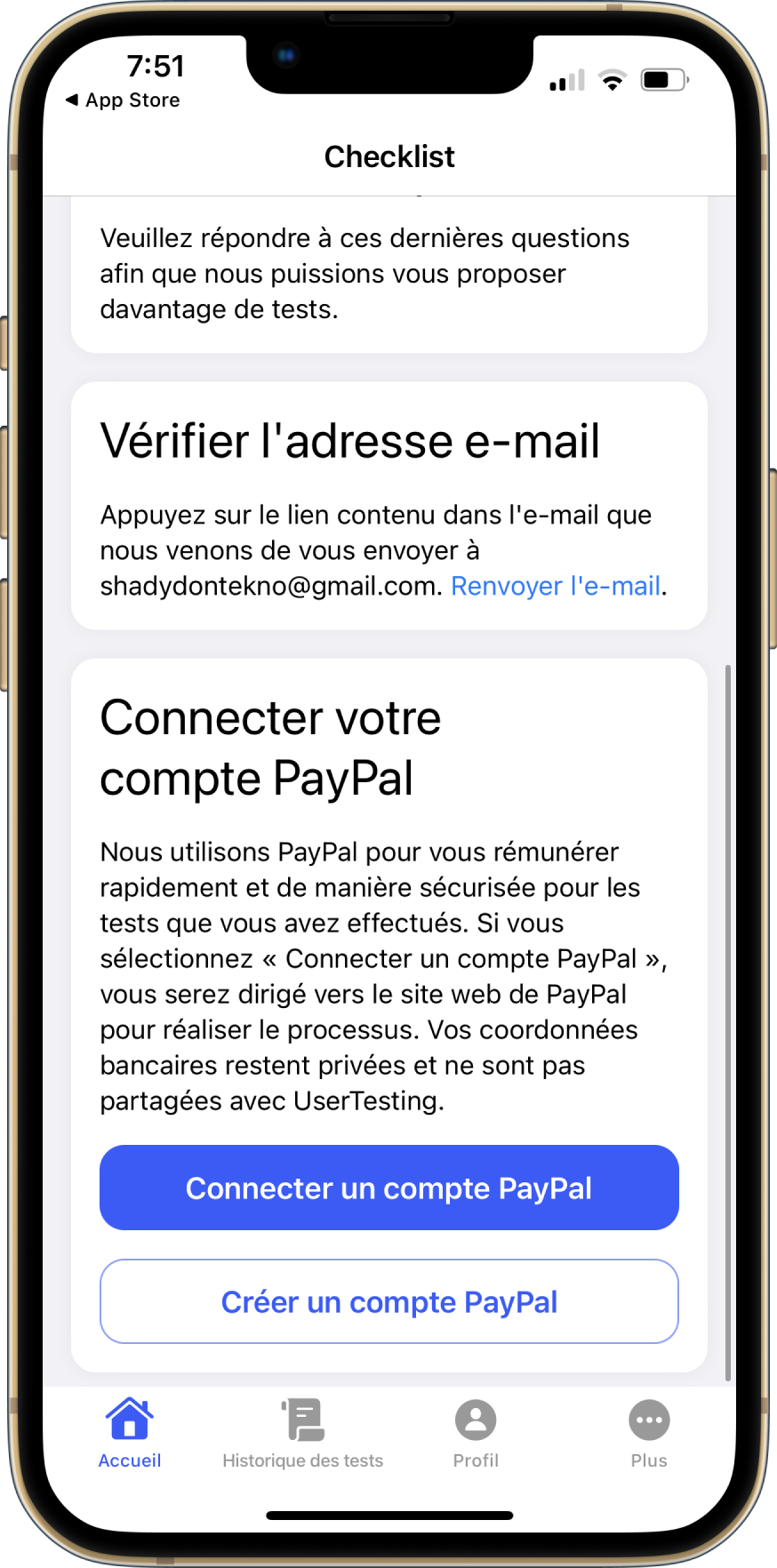 Un ensemble de tuiles sur le tableau de bord de l'application mobile. Chaque tuile comprend un appel à l'action et une description et représente une étape nécessaire pour terminer la configuration de votre compte.